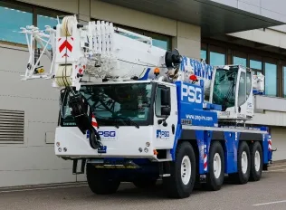 Lifting operation with mobile crane on the job site