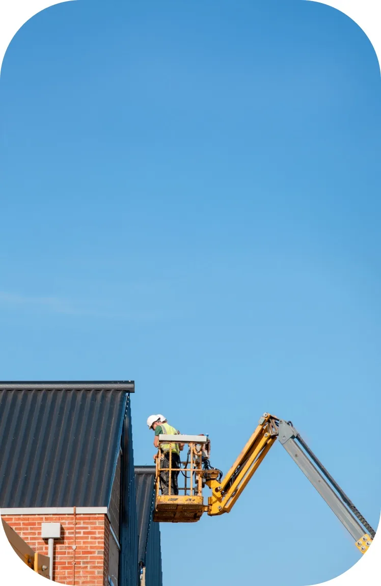 cherry picker including articulated and telescopic lifts