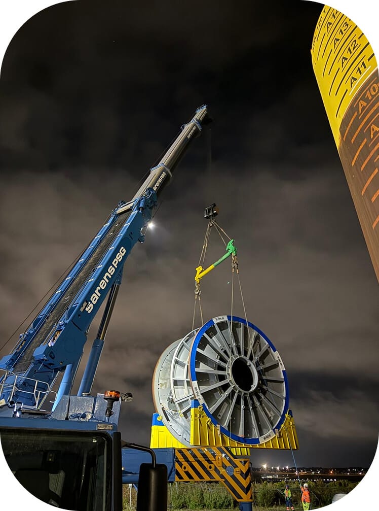 Heavy transport of lifting equipment for Deep Explorer mobilisation